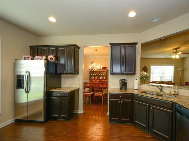 Foto del edificio - 5940 Weddington Dr