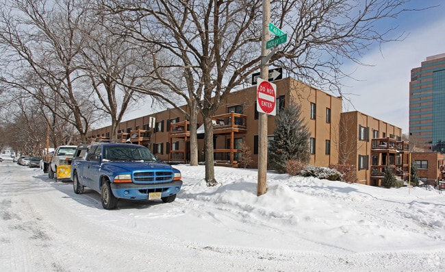 Primary Photo - 4529-4541 Holly St