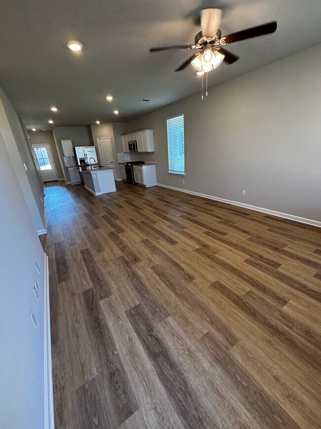 Building Photo - 5968 Pier Park Ave