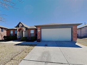 Building Photo - 1210 Hampton Dr