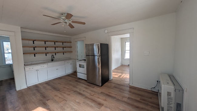 Building Photo - 416 Burgess St