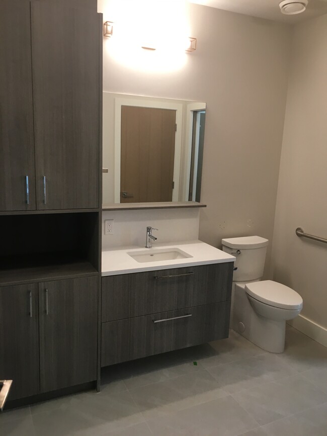 Building Photo - 622 Admirals Rd