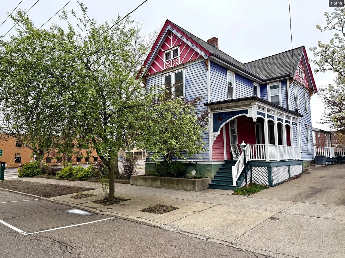 Building Photo - 113 Hawley St