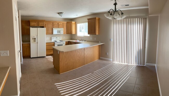 Foto del edificio - Very nice 3 bedroom 2.5 bath townhome in g...