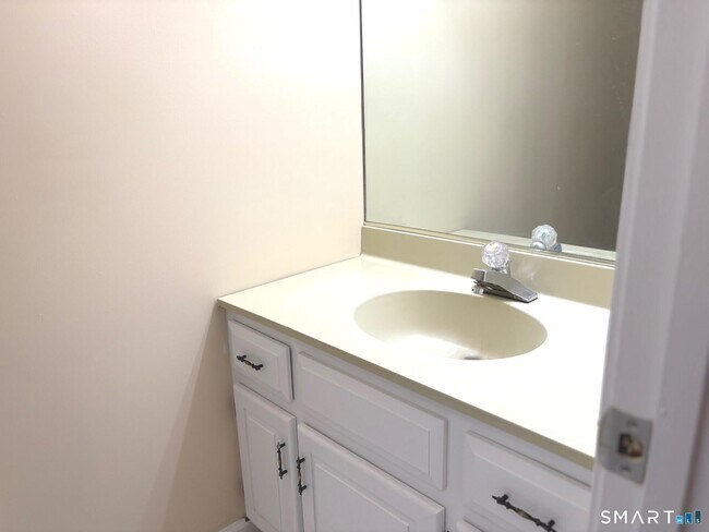 Foto del edificio - 27 Crows Nest Ln