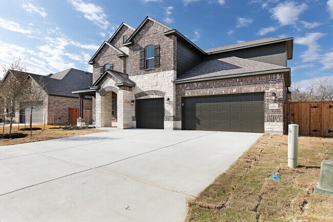 Foto del edificio - Brand New Executive Home located Far North...