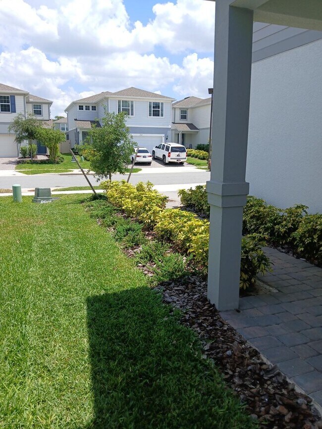 Building Photo - Spacious 5 Bedroom, 3 Bathroom in Gated Se...