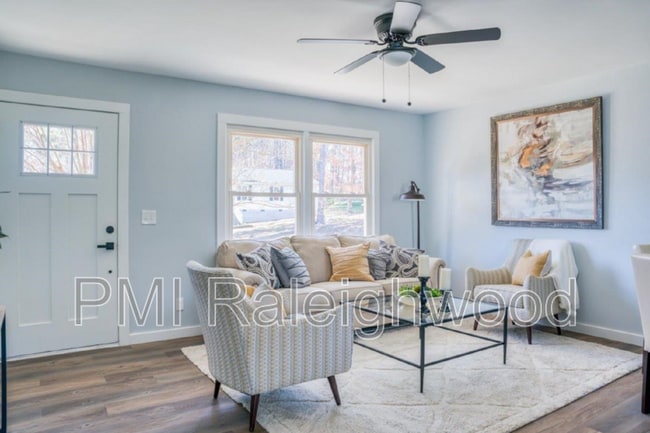 Foto del edificio - 2204 Emerson Pl