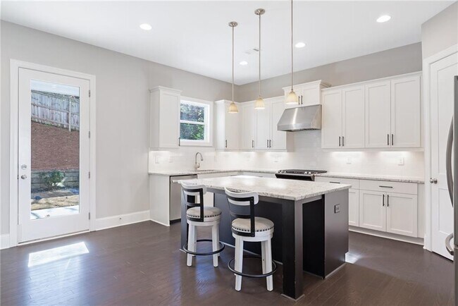 Foto del edificio - 1859 Commons Pl NW