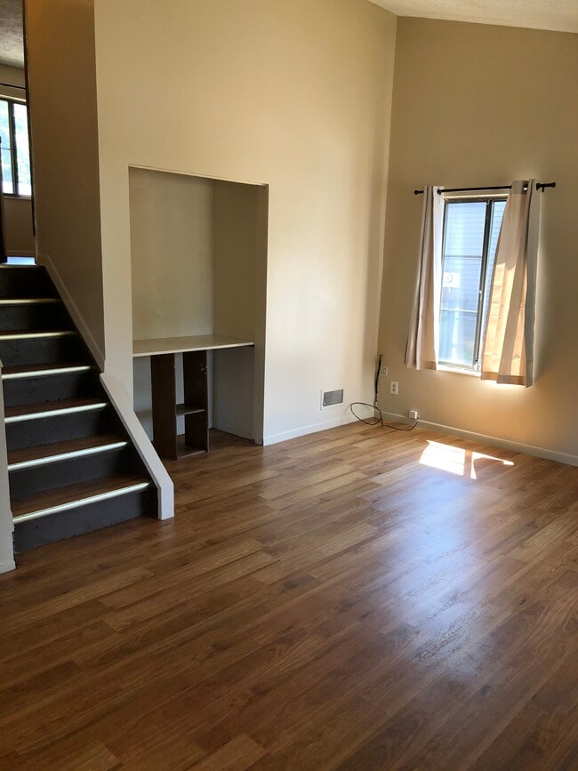 Building Photo - 252 Stoddard Ave