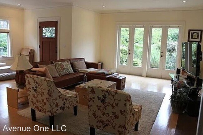 Foto del edificio - 2415 Nob Hill Ave N