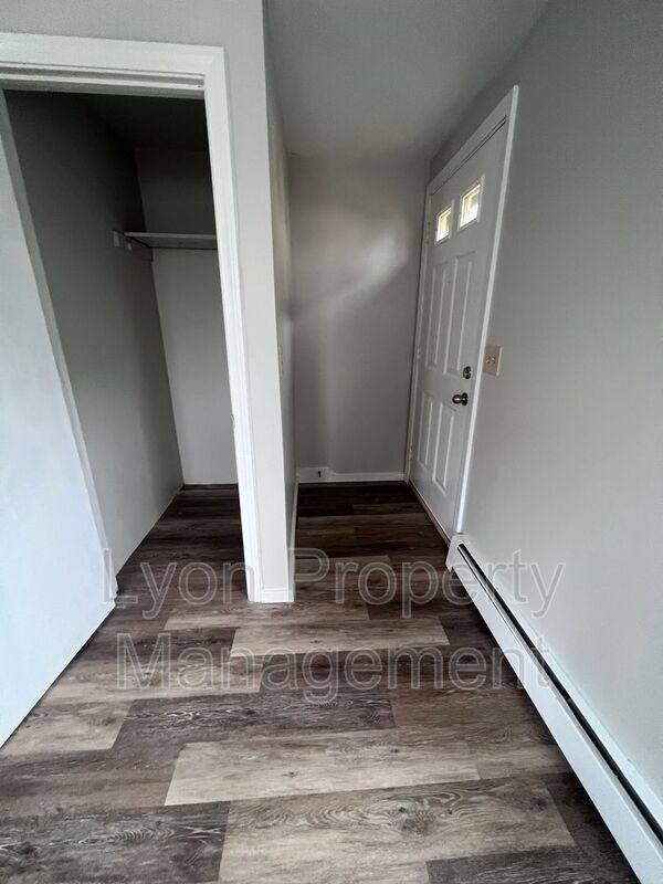 953953 Main St, West Warwick, RI 02893 Condo for Rent in West Warwick, RI