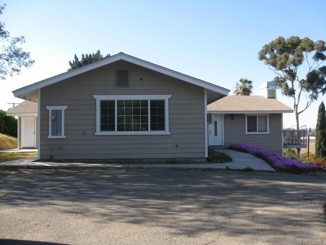 Building Photo - 463 Vale View Dr