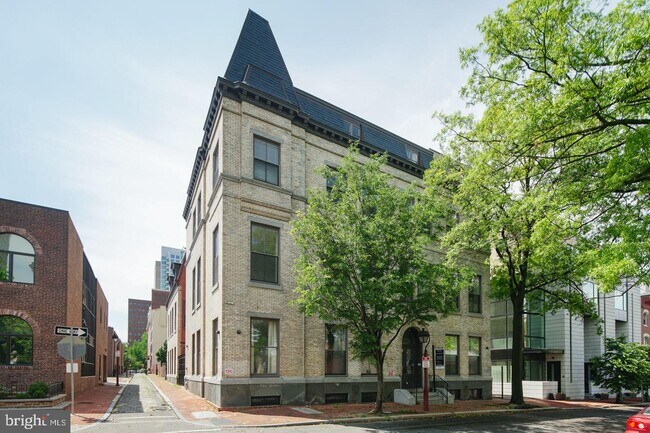 Building Photo - 220-24 S 3rd Street Unit 102