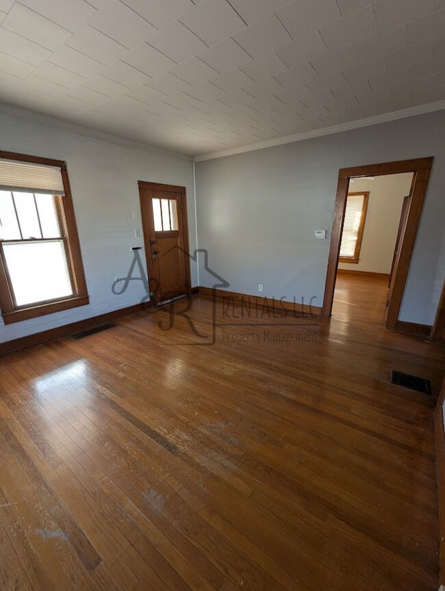 Foto del edificio - 206 W 1st St