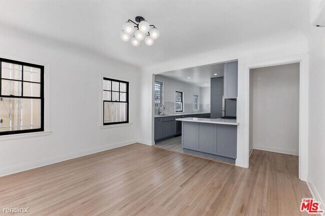 Building Photo - 2 br, 2 bath Condo - 641 N Irving Blvd