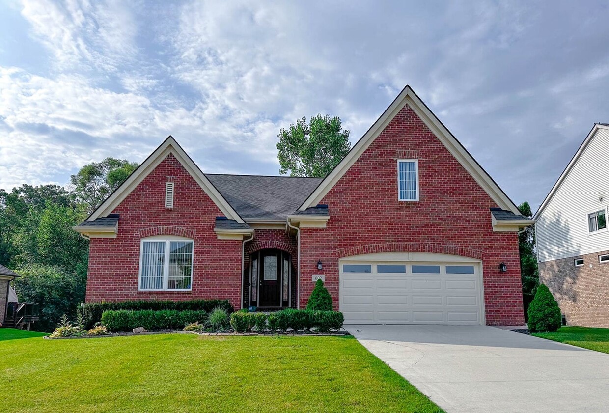 BEAUTIFUL RANCH HOME House Rental in Rochester Hills, MI