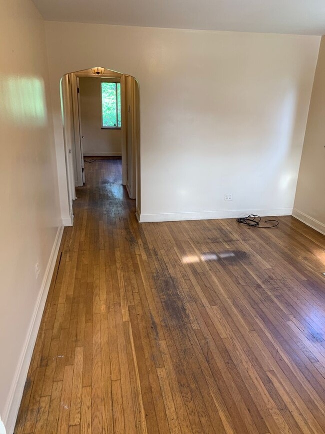 Foto del edificio - Charming 2 bedroom house with hardwood floors