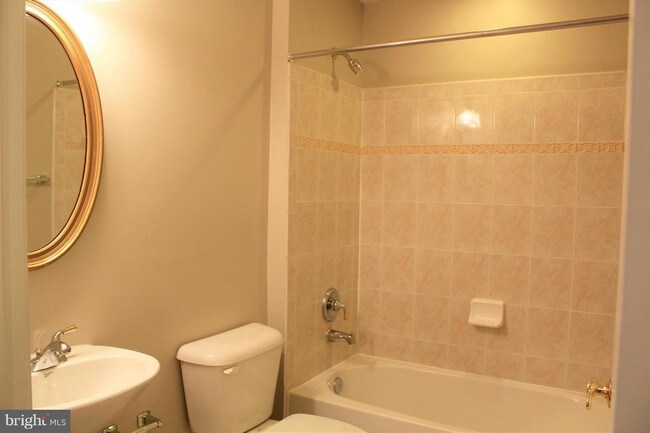 Foto del edificio - 9409 Prospect Hill Pl