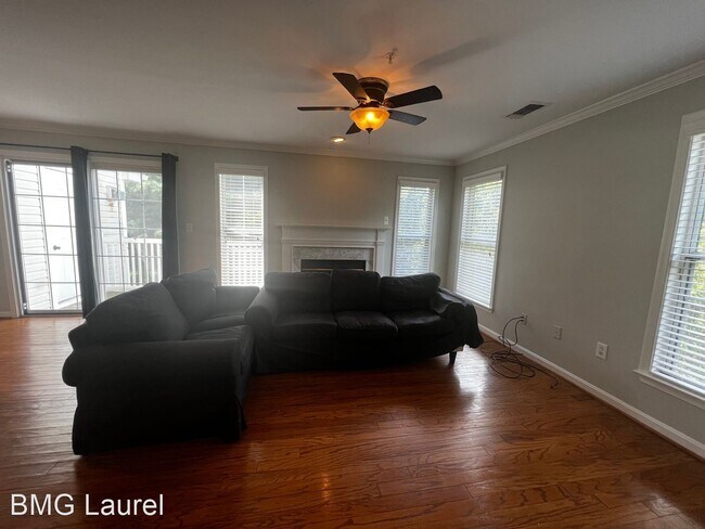 Building Photo - 2 br, 2.5 bath House - 1083 Hillside Lake Ter