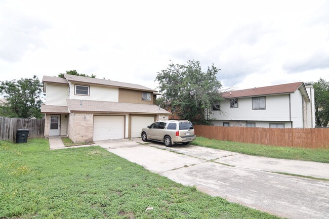 Building Photo - 2403 Skylark Cir