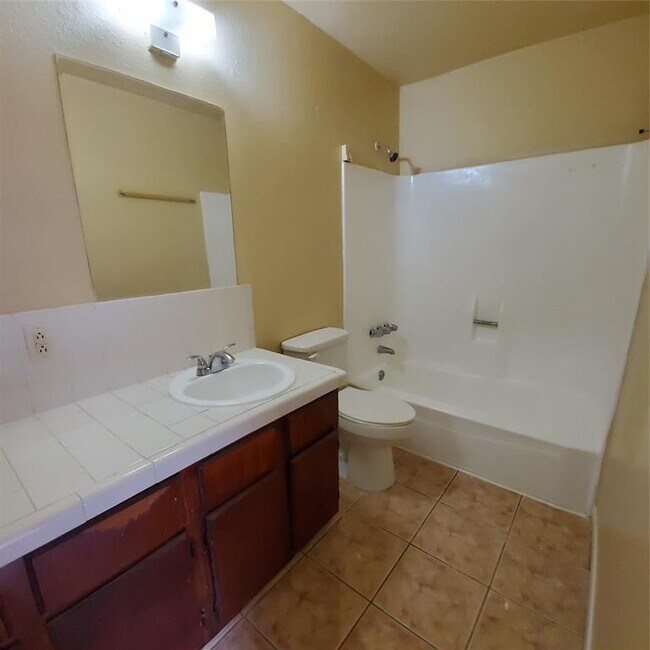 Building Photo - 5550 Anderson Oaks St