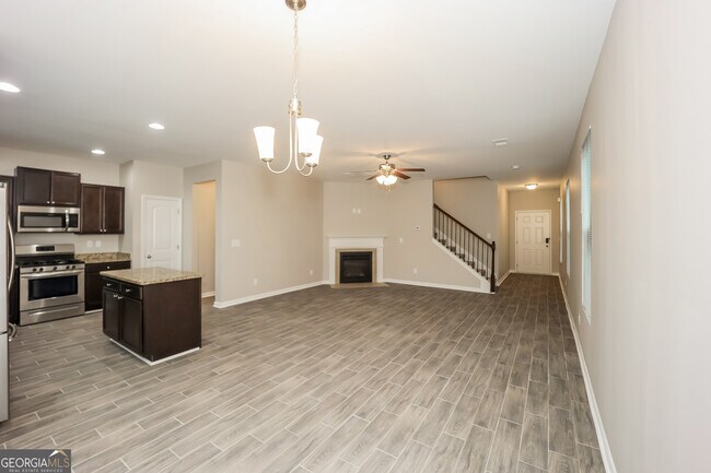 Building Photo - 440 Basildon Cove