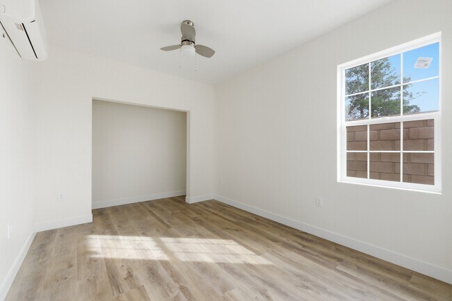 Foto del edificio - 43022 6th St E