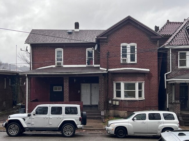 Building Photo - 207 E 10th Ave