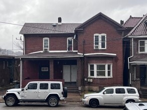 Building Photo - 207 E 10th Ave