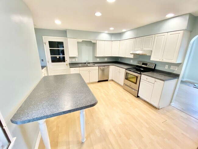Foto del edificio - 4 Bedroom Home in South Burlington VT Avai...