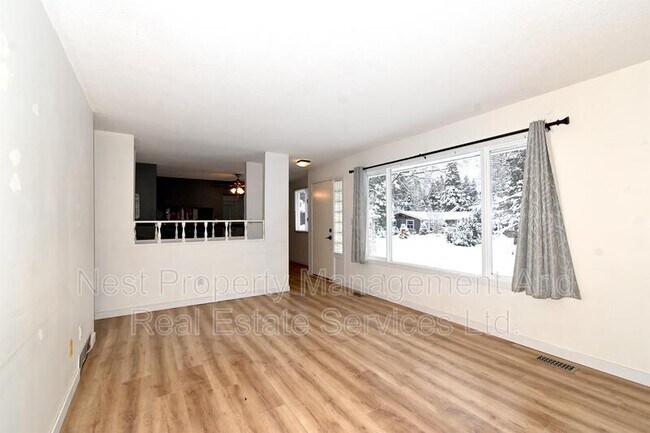 Building Photo - 2943 Langley Crescent