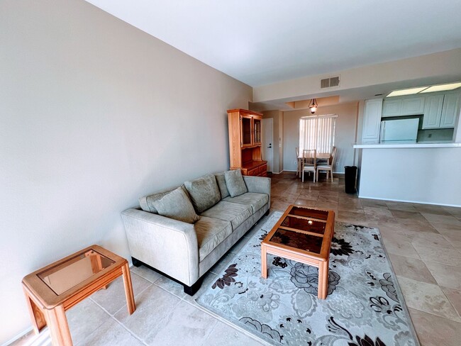 Building Photo - 2 Bedroom 2 Bath Condo located in the Rive...