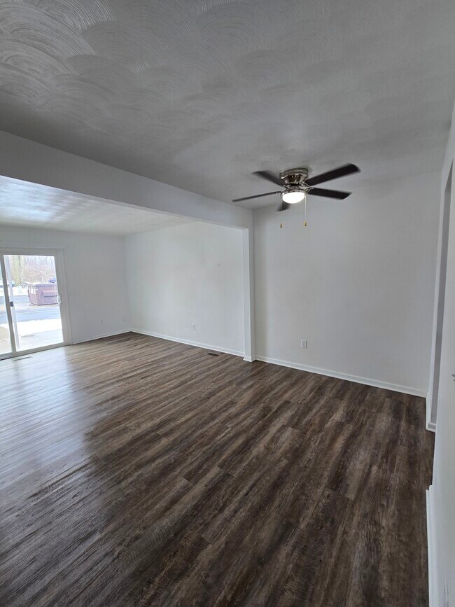 Foto del edificio - 162 Chris Drive