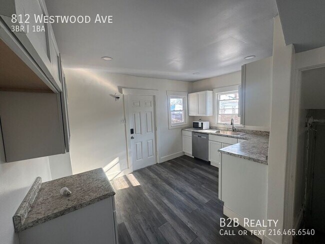 Foto del edificio - 812 Westwood Ave