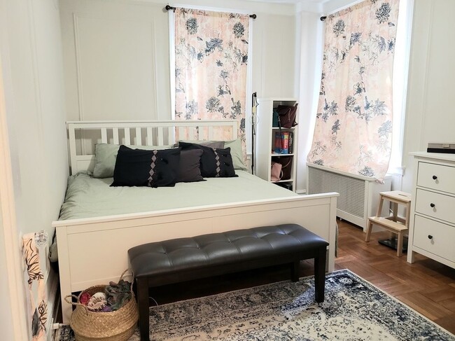 Bedroom Front View - 698 W West End Ave