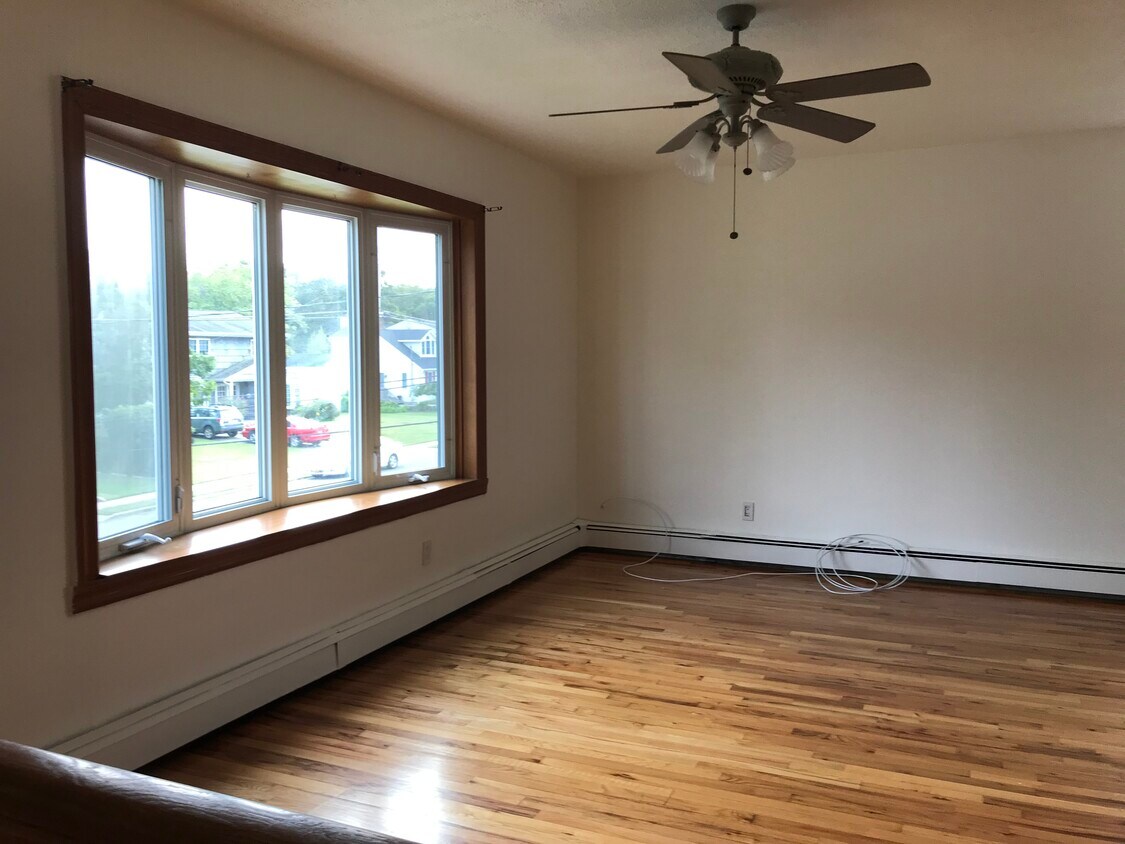 Primary Photo - 363 Cedarhurst St