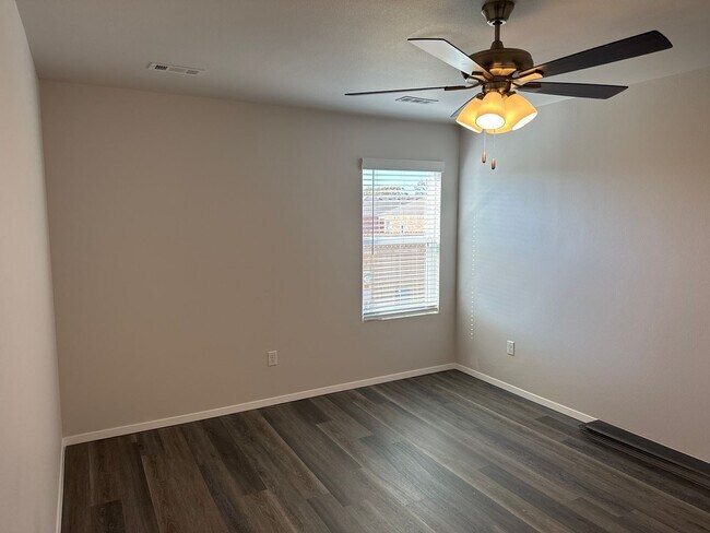 Building Photo - *Pre-leasing* NEWER Three Bedroom | Two Ba...