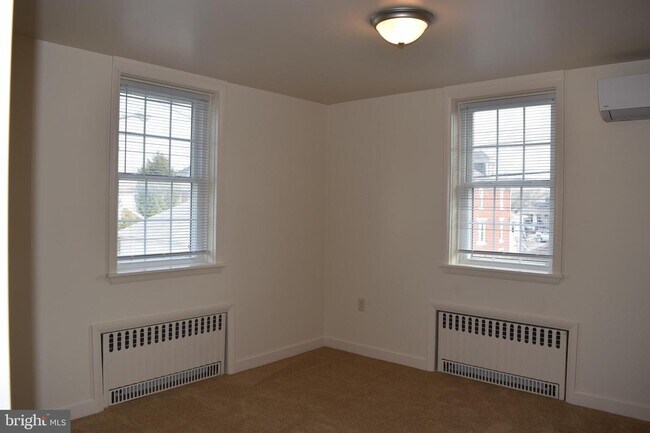 Building Photo - 50 E Maple St