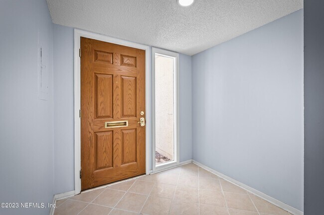Foto del edificio - 7972 Los Robles Ct