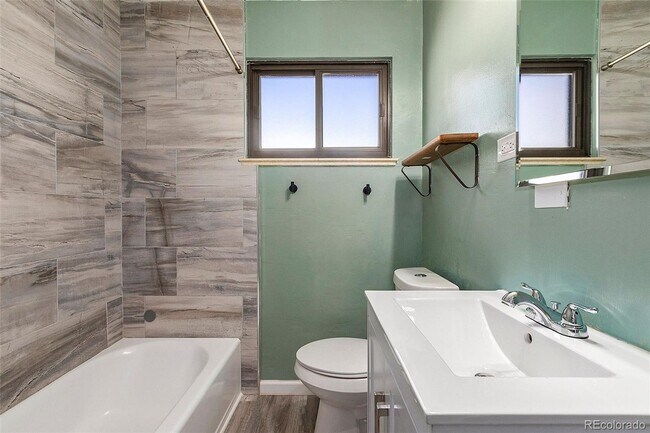 Building Photo - 3 Bed, 2 Bath Home in Denver