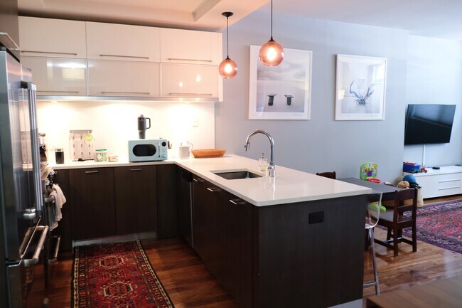 Building Photo - 214 N 11th St