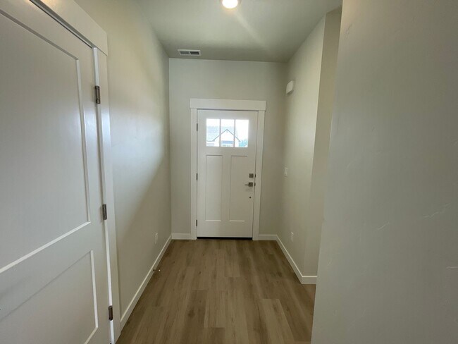Building Photo - Brand New 3 Bed 2.5 Bath Home in Quiet Nor...