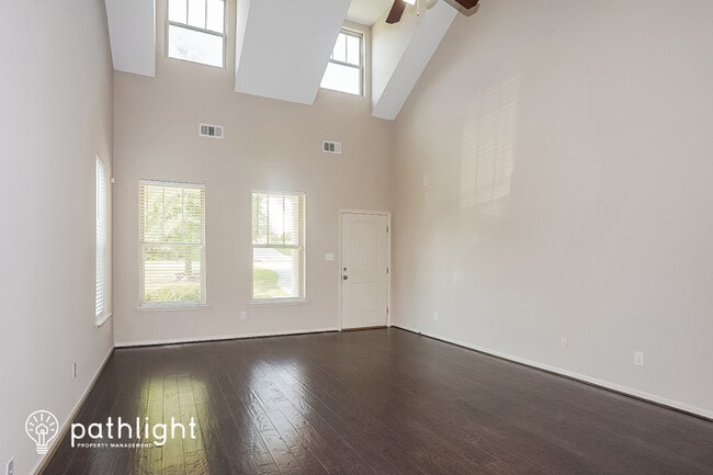 Building Photo - 1422 Collins Dr