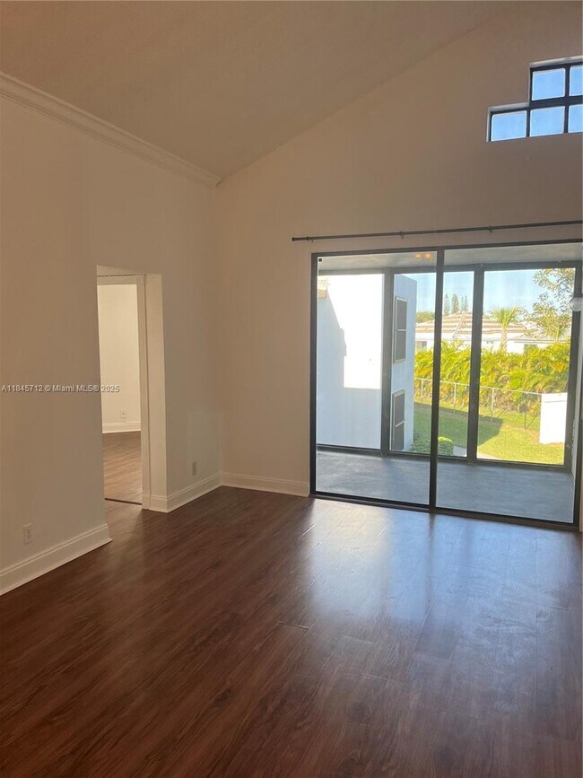 Foto del edificio - 211 Lake Pointe Dr