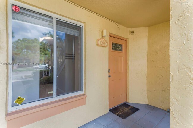 Building Photo - 1198 Coral Club Dr