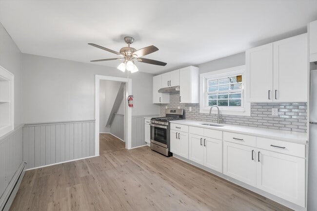 Kitchen - 102 Wawayanda Ave