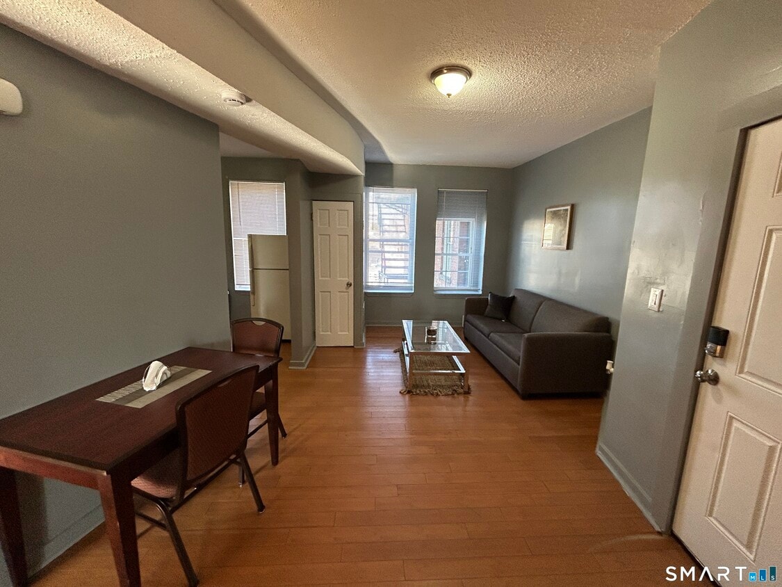 Building Photo - 83 Hallock St