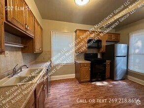 Building Photo - 502 Elm St