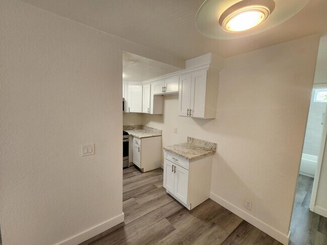 Building Photo - ElEncanto34022